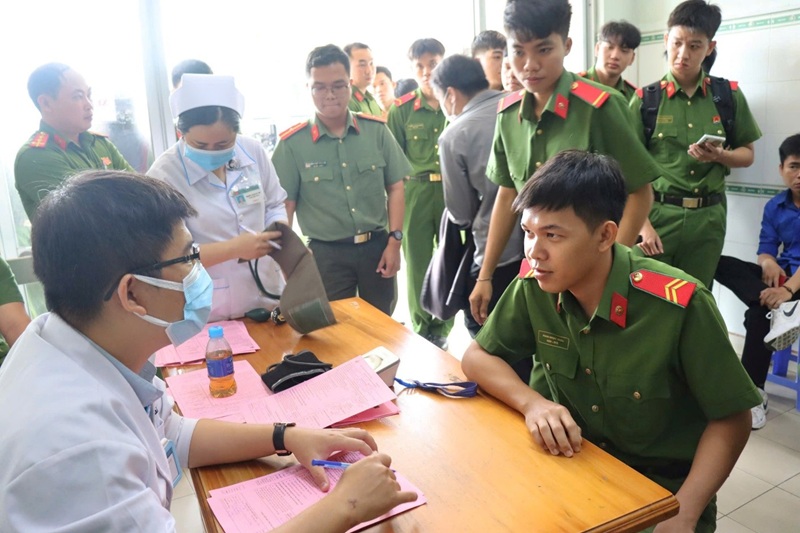 Đoàn viên thanh niên Phòng Cảnh sát Phòng cháy, chữa cháy và cứu nạn, cứu hộ tích cực tham gia hiến máu tình nguyện